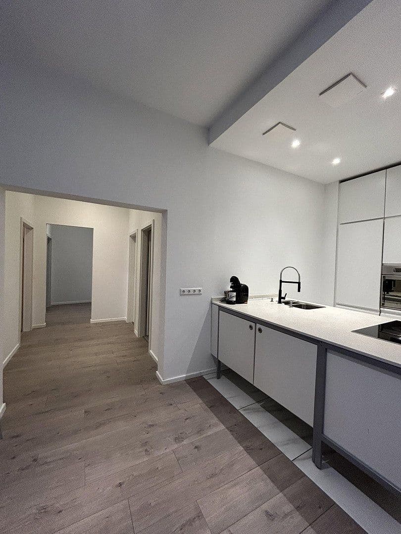 Prodej bytu 7+1 178 m², Karlsruhe, Bádensko-Württembersko Prodej bytu 7+1 178 m², Karlsruhe, Bádensko-Württembersko