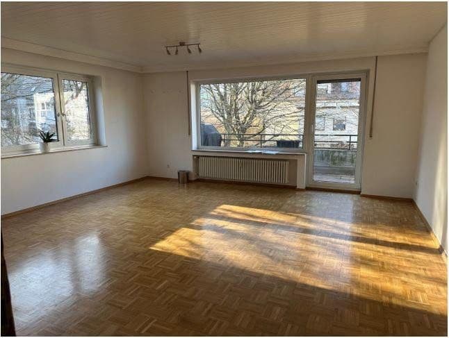 Pronájem bytu 4+1 109 m², Tübingen, Bádensko-Württembersko Pronájem bytu 4+1 109 m², Tübingen, Bádensko-Württembersko