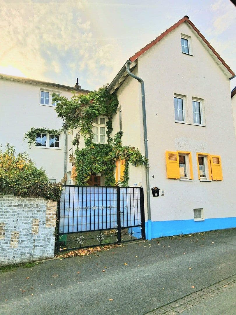 Pronájem domu 115 m², pozemek 99 m², Usingen, Hessen Pronájem domu 115 m², pozemek 99 m², Usingen, Hessen