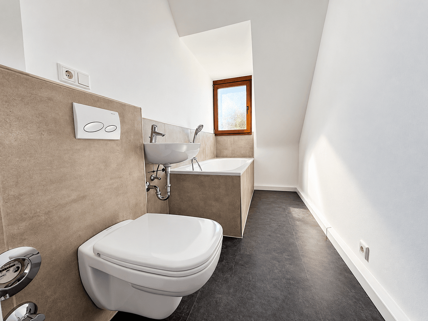 Prodej bytu 3+1 67 m², Maashofstraße 16-18, Leverkusen, Severní Porýní-Vestfálsko Prodej bytu 3+1 67 m², Maashofstraße 16-18, Leverkusen, Severní Porýní-Vestfálsko