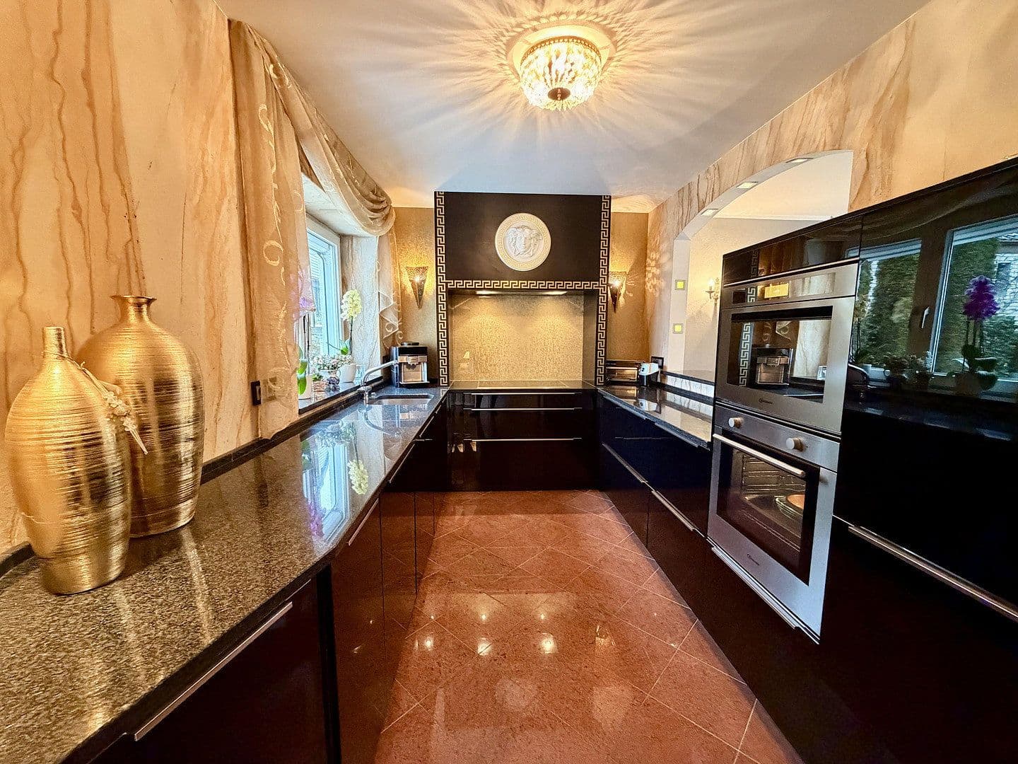 Prodej domu 417 m², pozemek 1.196 m², Burgwedel, Dolní Sasko Prodej domu 417 m², pozemek 1.196 m², Burgwedel, Dolní Sasko