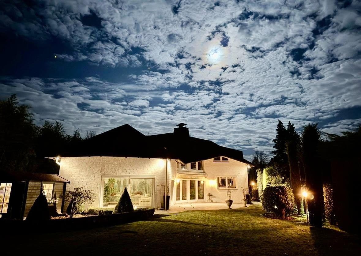 Prodej domu 417 m², pozemek 1.196 m², Burgwedel, Dolní Sasko Prodej domu 417 m², pozemek 1.196 m², Burgwedel, Dolní Sasko