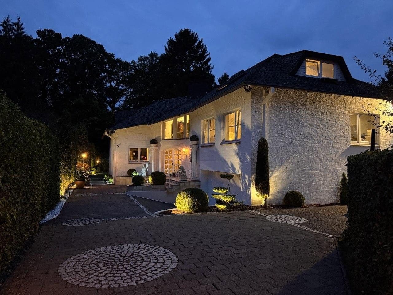 Prodej domu 417 m², pozemek 1.196 m², Burgwedel, Dolní Sasko Prodej domu 417 m², pozemek 1.196 m², Burgwedel, Dolní Sasko
