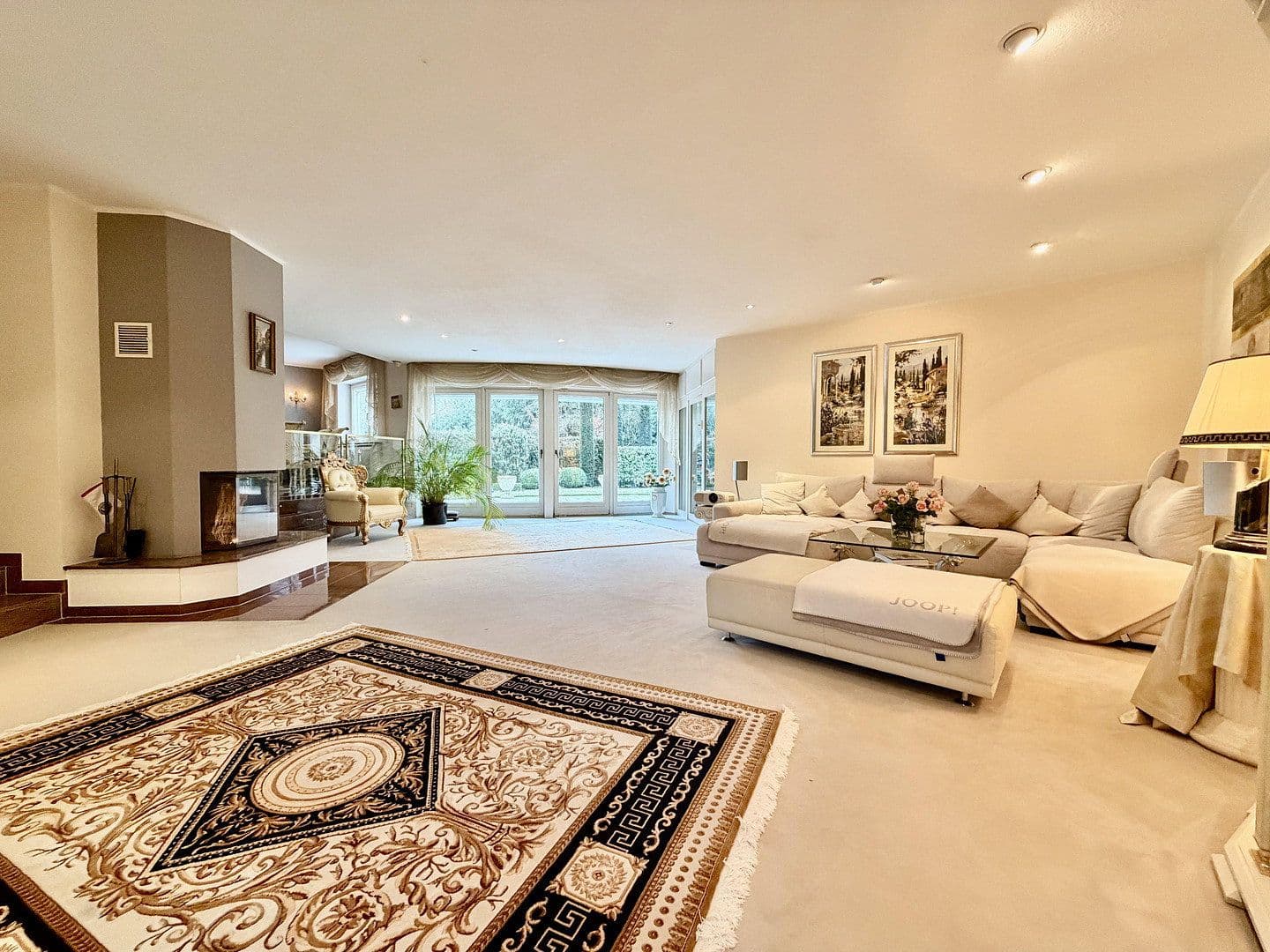 Prodej domu 417 m², pozemek 1.196 m², Burgwedel, Dolní Sasko Prodej domu 417 m², pozemek 1.196 m², Burgwedel, Dolní Sasko