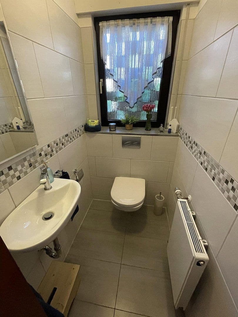 Prodej domu 146 m², pozemek 282 m², Oberhausen, Severní Porýní-Vestfálsko Prodej domu 146 m², pozemek 282 m², Oberhausen, Severní Porýní-Vestfálsko