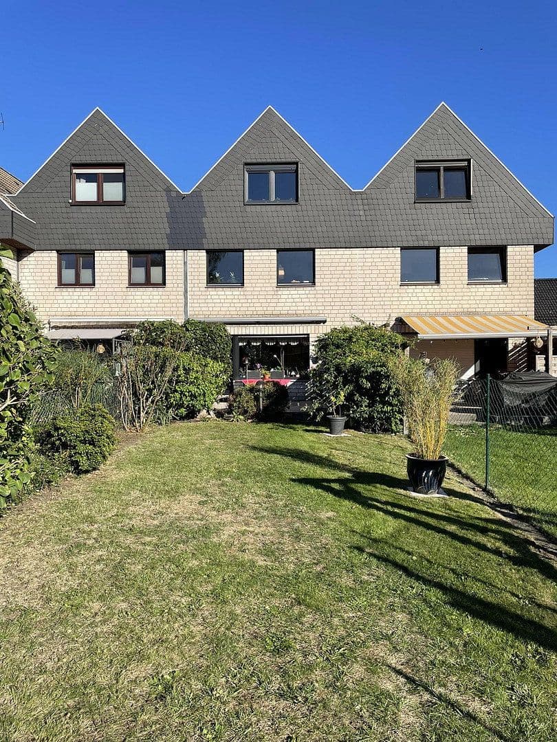 Prodej domu 146 m², pozemek 282 m², Oberhausen, Severní Porýní-Vestfálsko Prodej domu 146 m², pozemek 282 m², Oberhausen, Severní Porýní-Vestfálsko