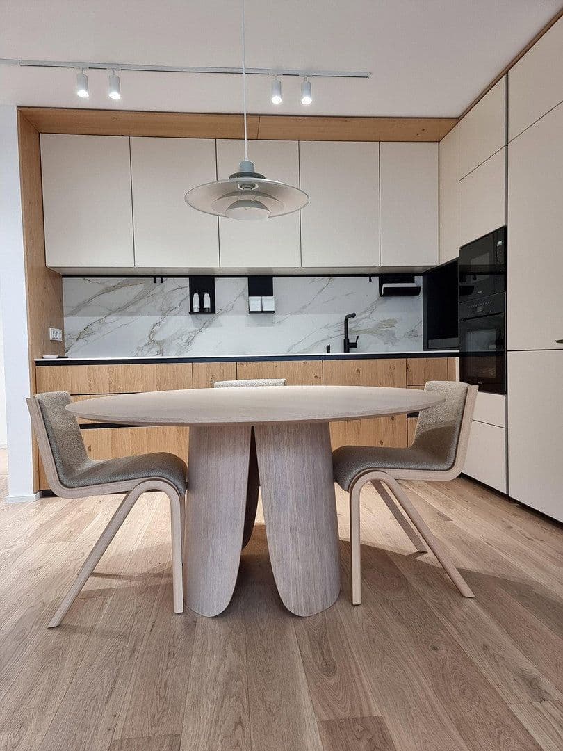 Prodej bytu 3+1 60 m², Berlin, Berlín Prodej bytu 3+1 60 m², Berlin, Berlín