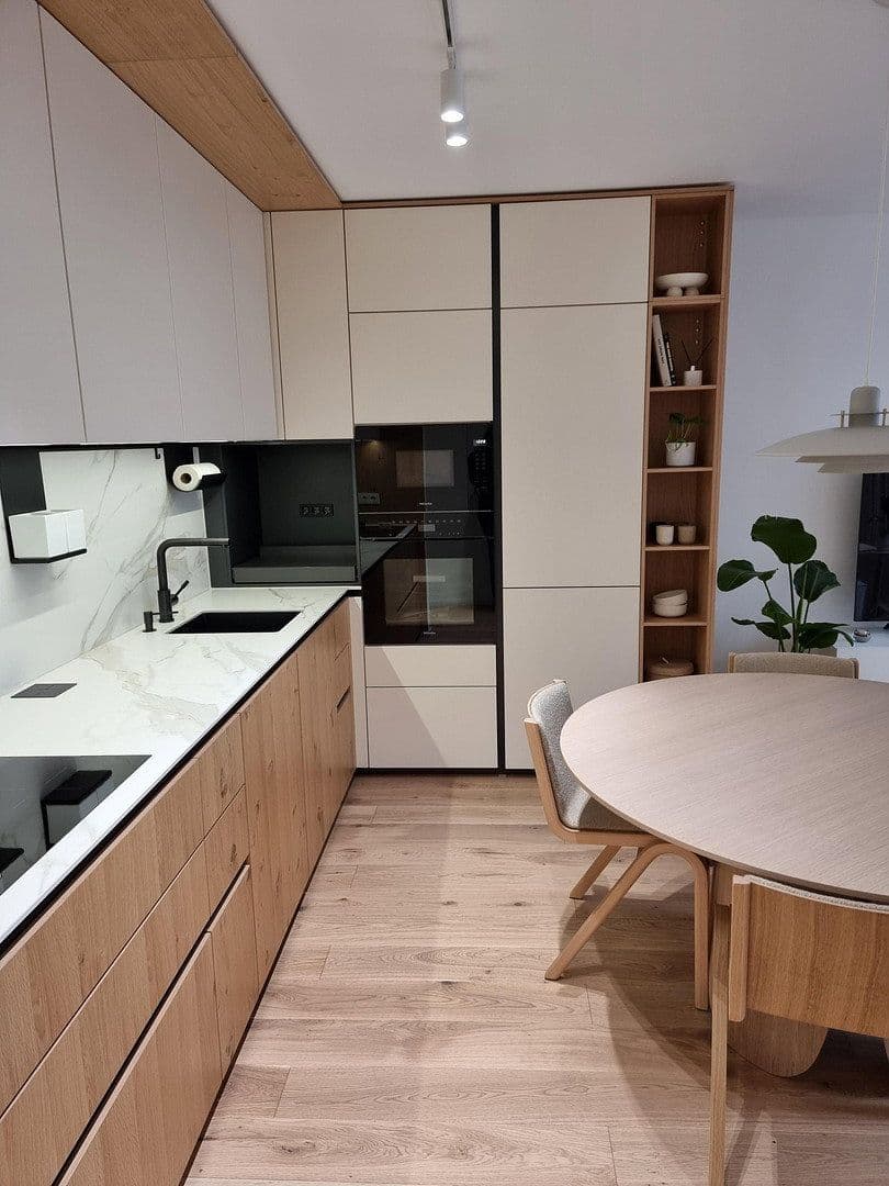 Prodej bytu 3+1 60 m², Berlin, Berlín Prodej bytu 3+1 60 m², Berlin, Berlín