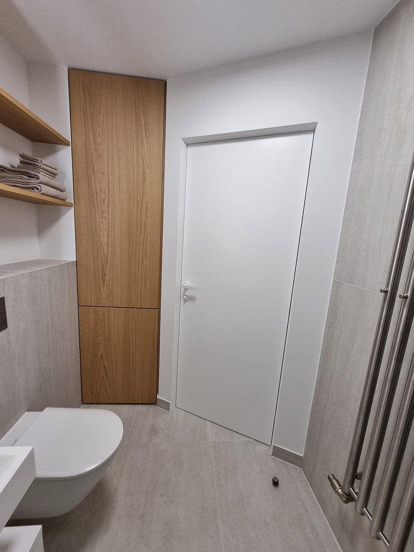 Prodej bytu 3+1 60 m², Berlin, Berlín Prodej bytu 3+1 60 m², Berlin, Berlín