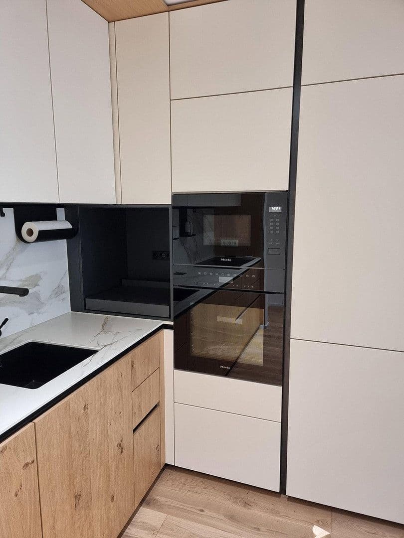 Prodej bytu 3+1 60 m², Berlin, Berlín Prodej bytu 3+1 60 m², Berlin, Berlín