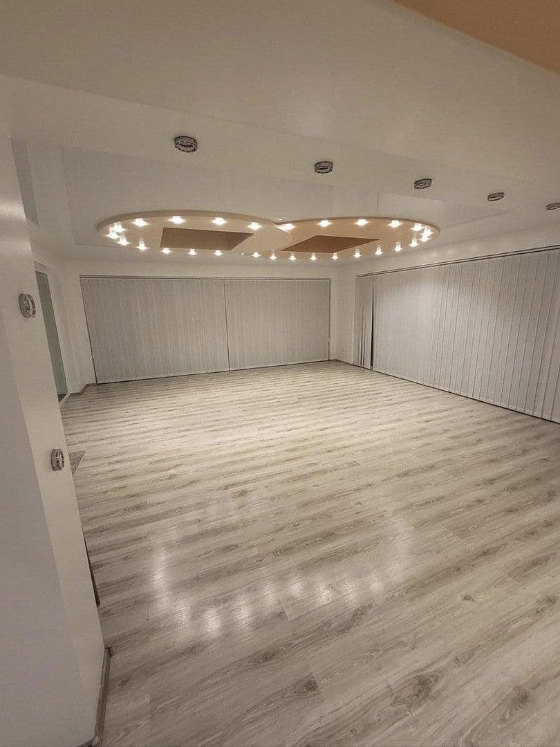 Prodej domu 432 m², pozemek 1.400 m², Pestalozzistraße 1, Schönenberg-Kübelberg, Porýní-Falc Prodej domu 432 m², pozemek 1.400 m², Pestalozzistraße 1, Schönenberg-Kübelberg, Porýní-Falc