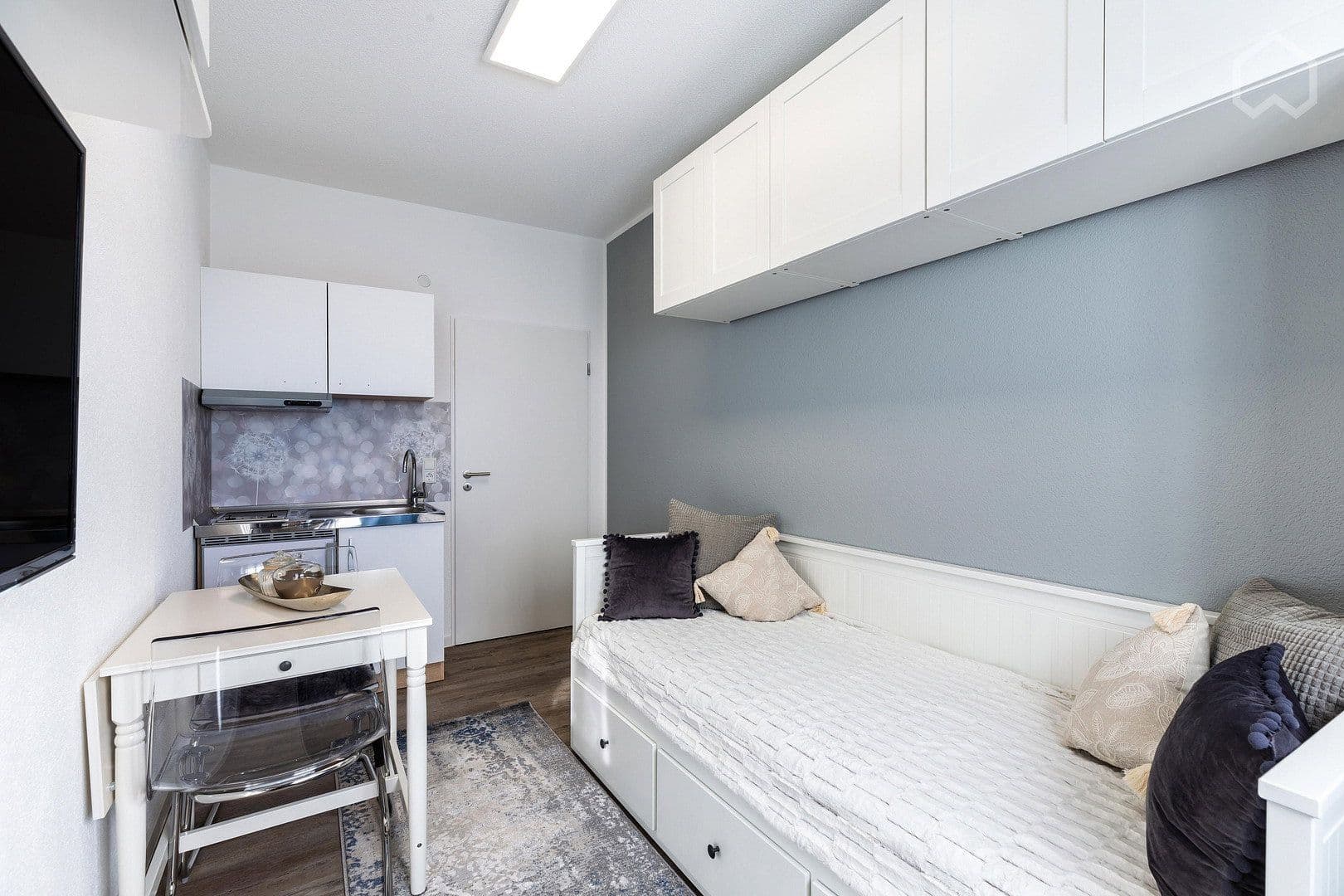 Pronájem bytu 1+1 16 m², Kronenstr. 16, Meersburg, Bádensko-Württembersko Pronájem bytu 1+1 16 m², Kronenstr. 16, Meersburg, Bádensko-Württembersko