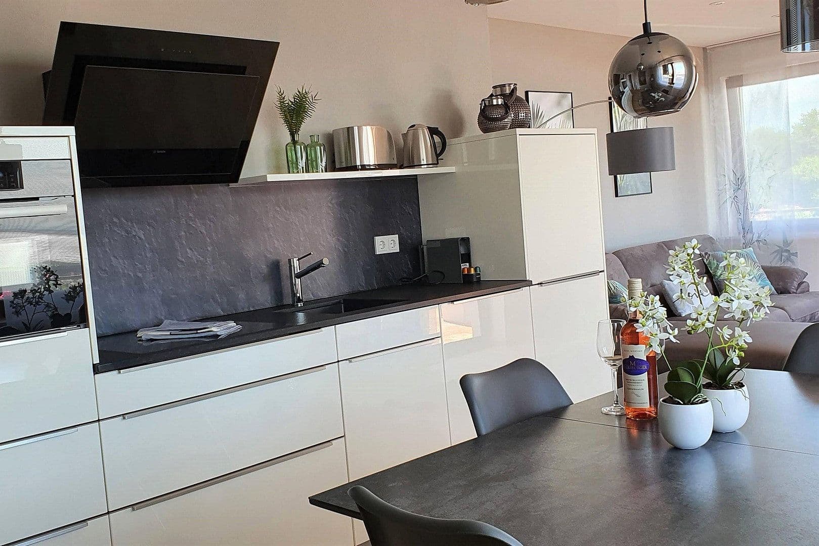 Pronájem bytu 2+1 68 m², Kronenstr. 16, Meersburg, Bádensko-Württembersko Pronájem bytu 2+1 68 m², Kronenstr. 16, Meersburg, Bádensko-Württembersko
