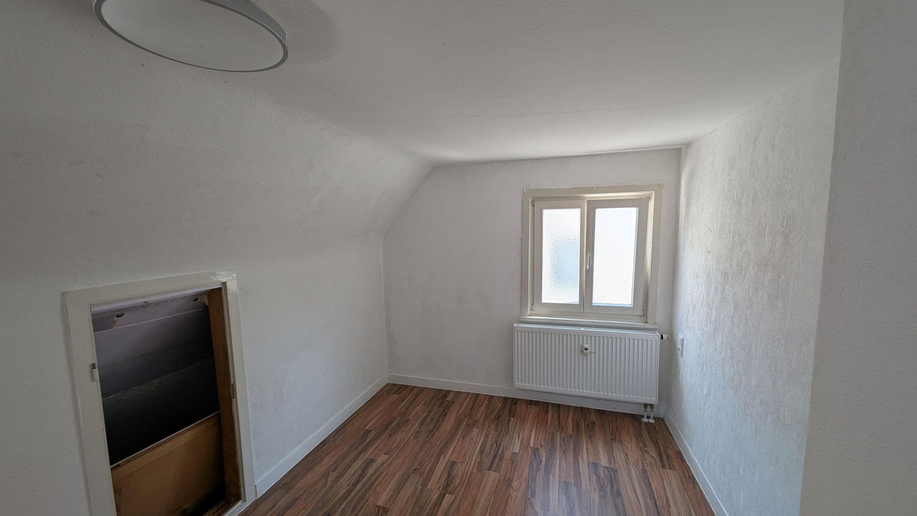 Pronájem bytu 4+1 90 m², Karlstr. 10, Alpirsbach, Bádensko-Württembersko Pronájem bytu 4+1 90 m², Karlstr. 10, Alpirsbach, Bádensko-Württembersko