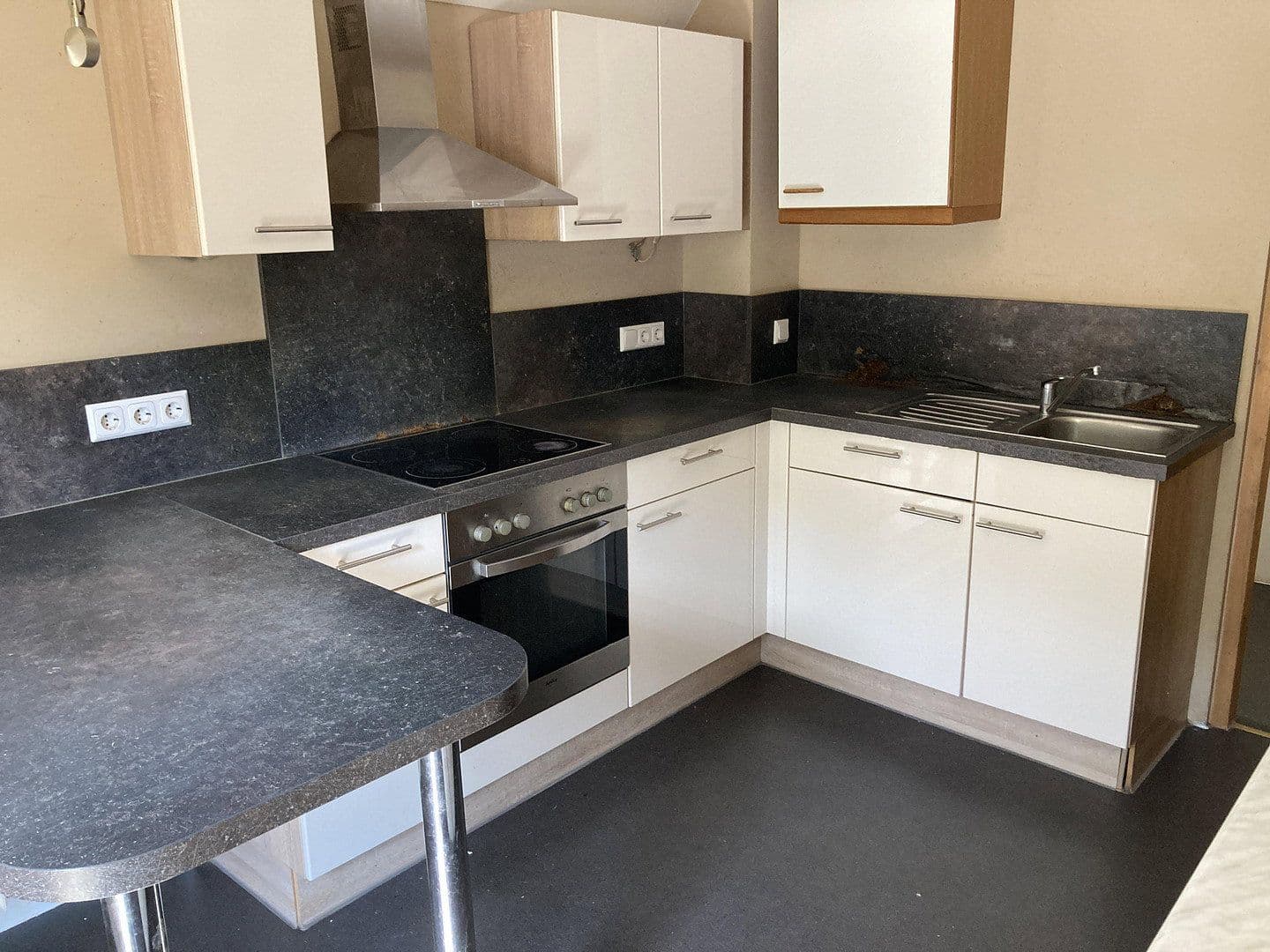 Pronájem bytu 4+1 90 m², Karlstr. 10, Alpirsbach, Bádensko-Württembersko Pronájem bytu 4+1 90 m², Karlstr. 10, Alpirsbach, Bádensko-Württembersko