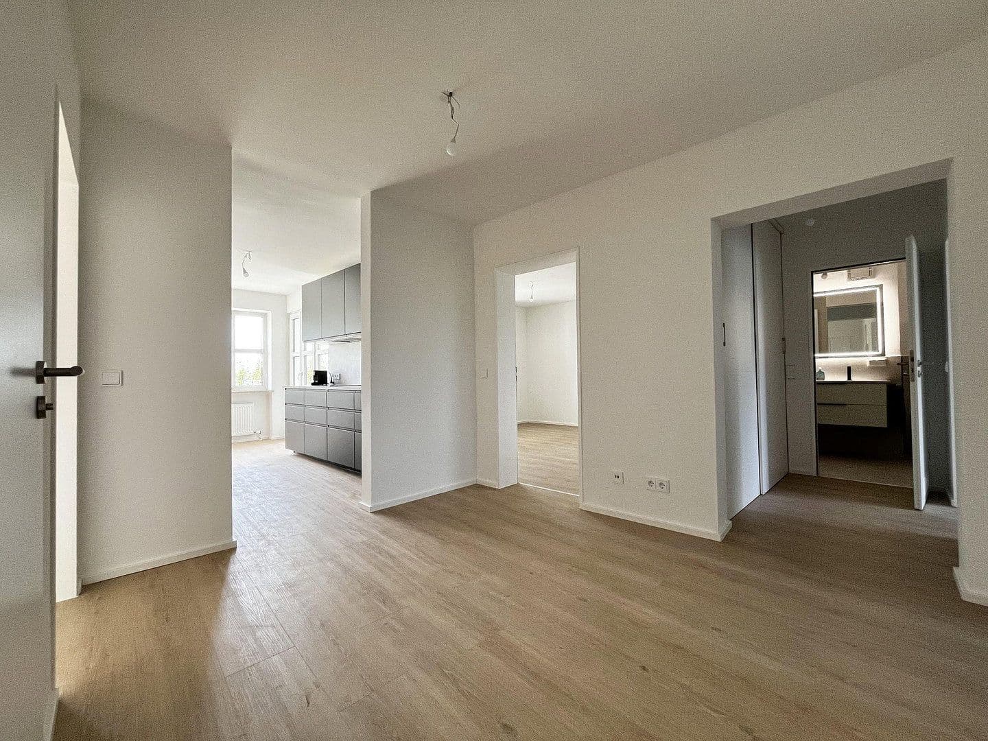 Prodej bytu 4+1 91 m², Rosa-Luxemburg-Platz 3, München, Bavorsko Prodej bytu 4+1 91 m², Rosa-Luxemburg-Platz 3, München, Bavorsko