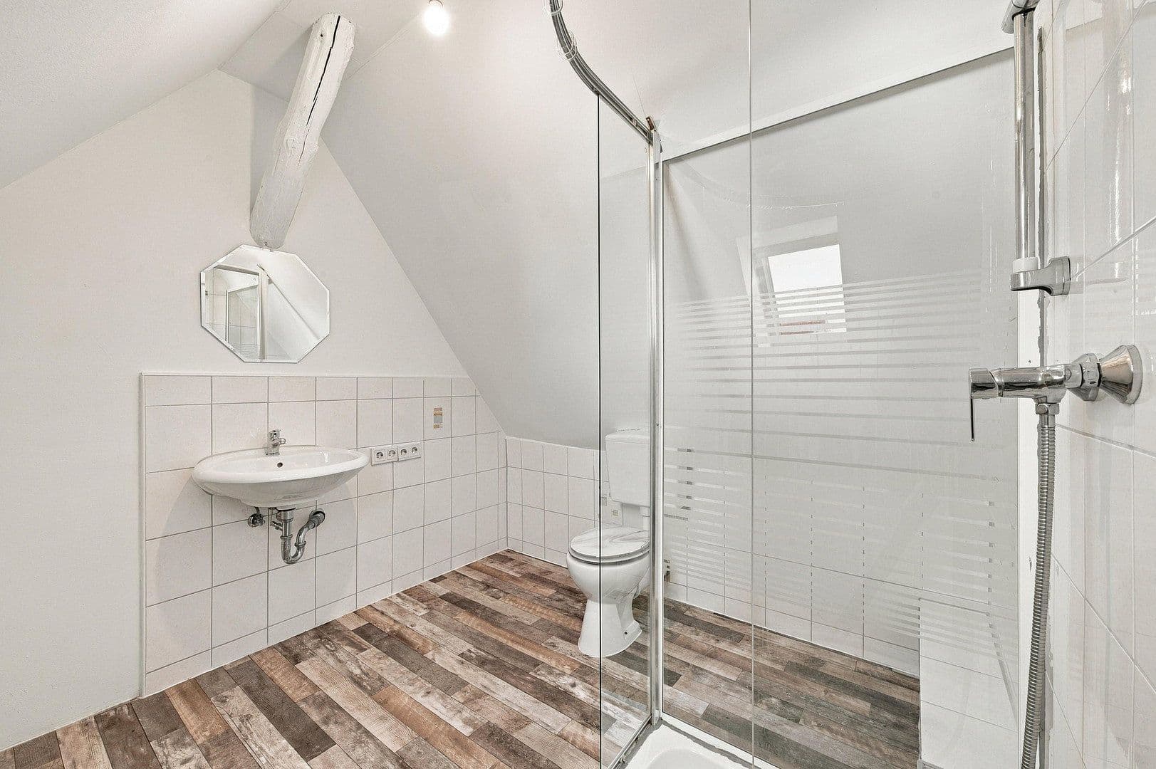 Prodej domu 200 m², pozemek 271 m², Flein, Bádensko-Württembersko Prodej domu 200 m², pozemek 271 m², Flein, Bádensko-Württembersko
