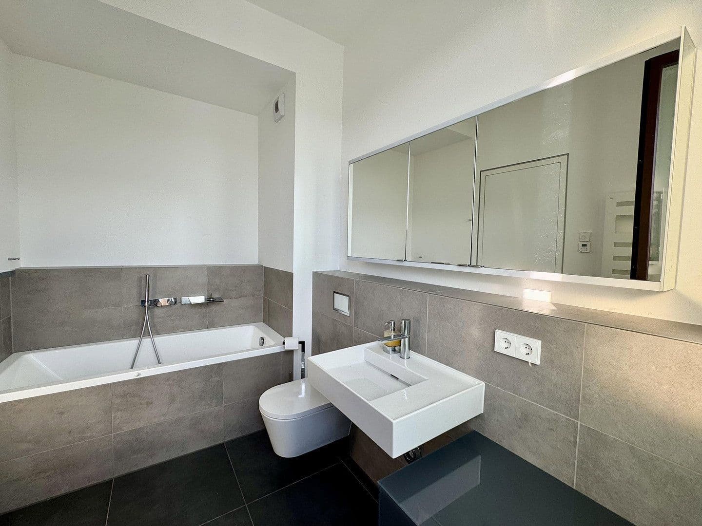 Prodej bytu 4+1 144 m², Frankfurt am Main, Hessen Prodej bytu 4+1 144 m², Frankfurt am Main, Hessen
