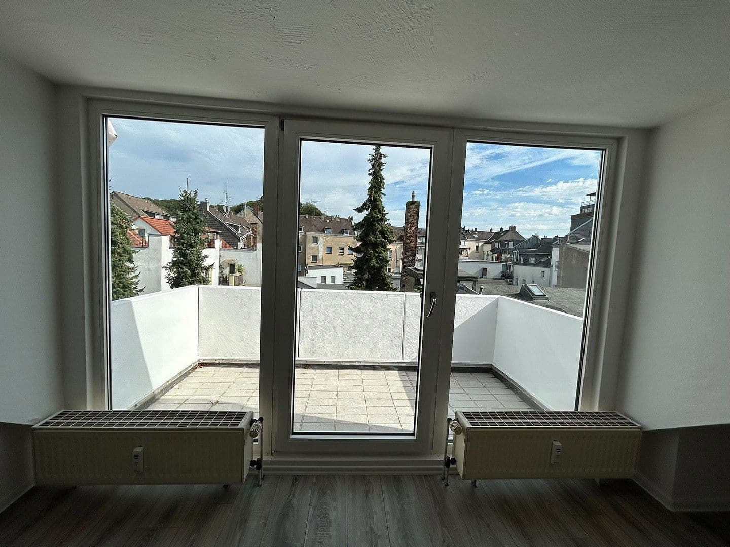 Pronájem bytu 2+1 56 m², Düsseldorf, Severní Porýní-Vestfálsko Pronájem bytu 2+1 56 m², Düsseldorf, Severní Porýní-Vestfálsko