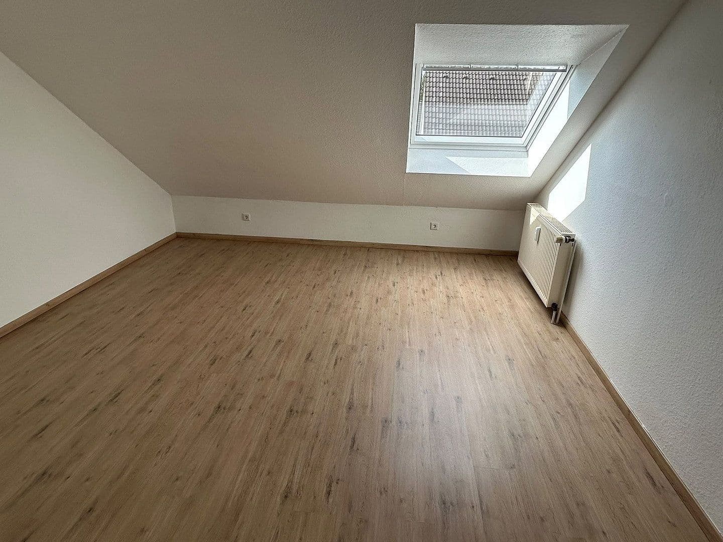 Pronájem bytu 2+1 56 m², Düsseldorf, Severní Porýní-Vestfálsko Pronájem bytu 2+1 56 m², Düsseldorf, Severní Porýní-Vestfálsko