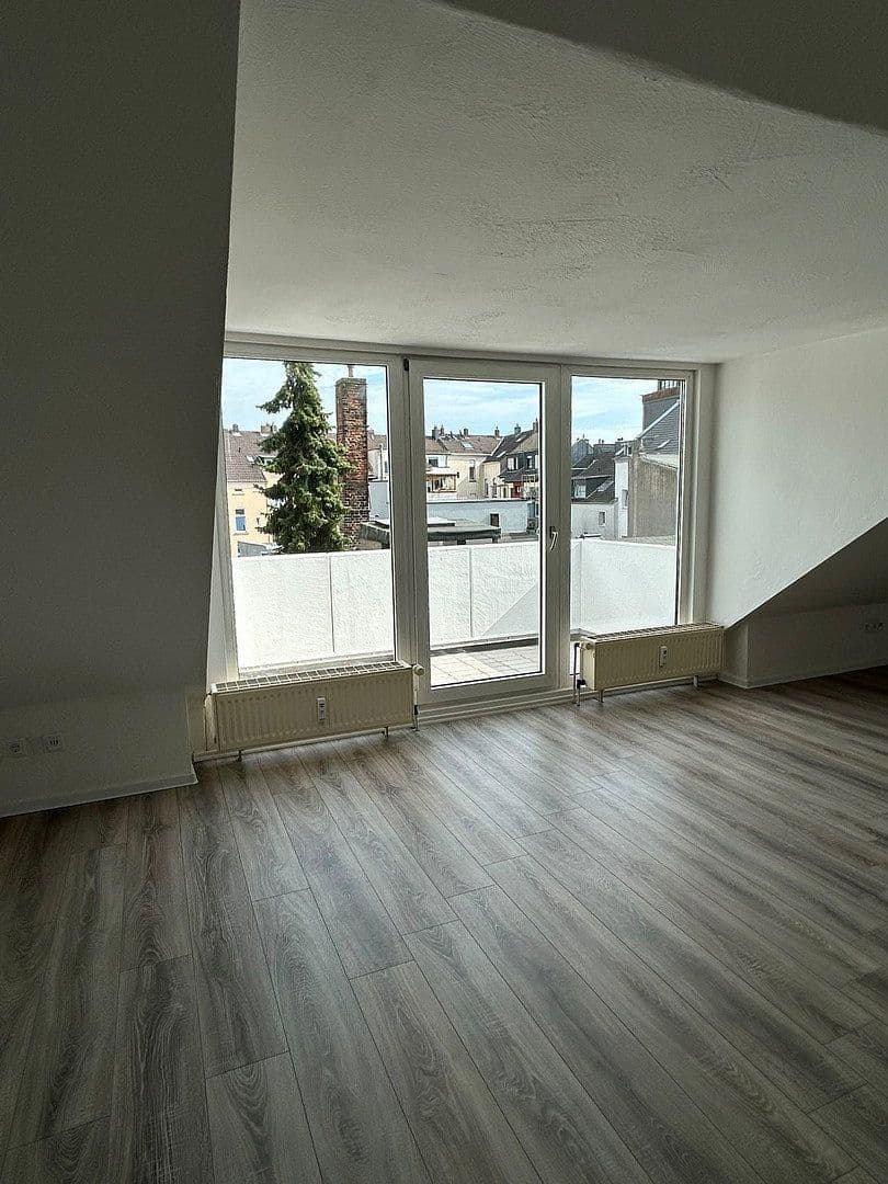 Pronájem bytu 2+1 56 m², Düsseldorf, Severní Porýní-Vestfálsko Pronájem bytu 2+1 56 m², Düsseldorf, Severní Porýní-Vestfálsko