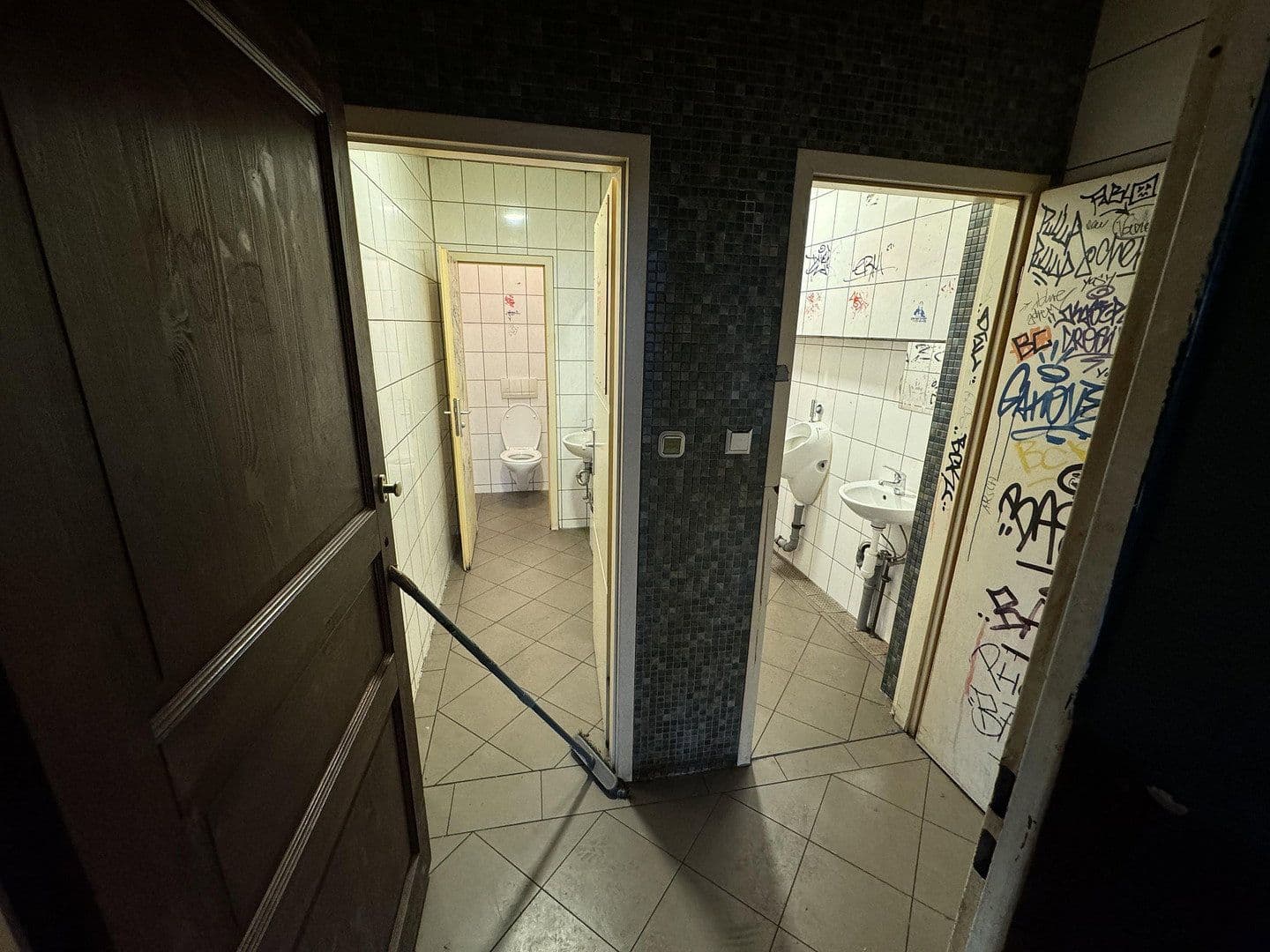 Pronájem nebytového prostoru 400 m², Johannisthaler Chaussee 431, Berlin, Berlín Pronájem nebytového prostoru 400 m², Johannisthaler Chaussee 431, Berlin, Berlín