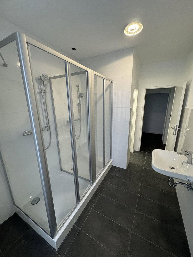 Pronájem nebytového prostoru 400 m², Johannisthaler Chaussee 431, Berlin, Berlín Pronájem nebytového prostoru 400 m², Johannisthaler Chaussee 431, Berlin, Berlín