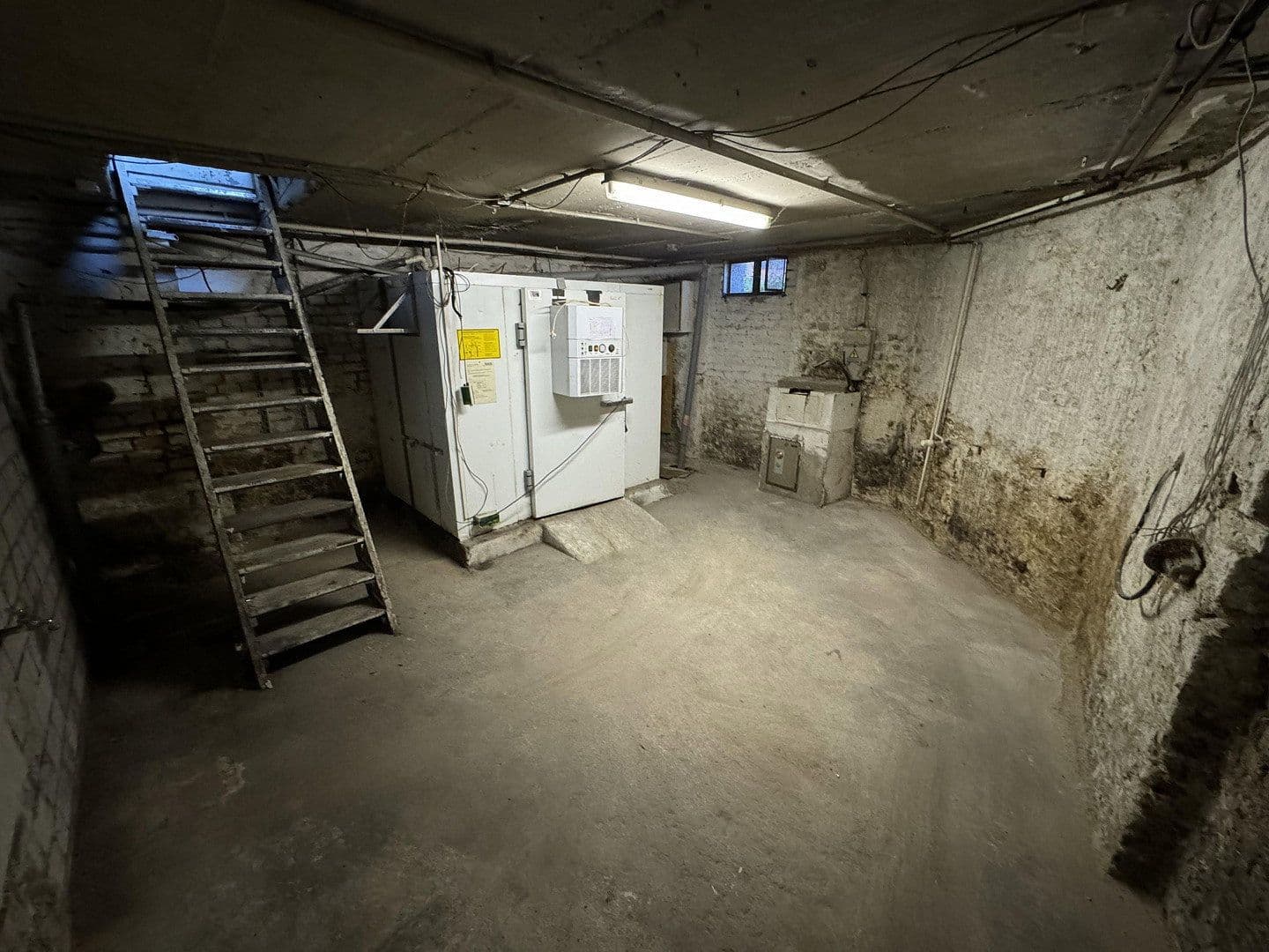 Pronájem nebytového prostoru 400 m², Johannisthaler Chaussee 431, Berlin, Berlín Pronájem nebytového prostoru 400 m², Johannisthaler Chaussee 431, Berlin, Berlín