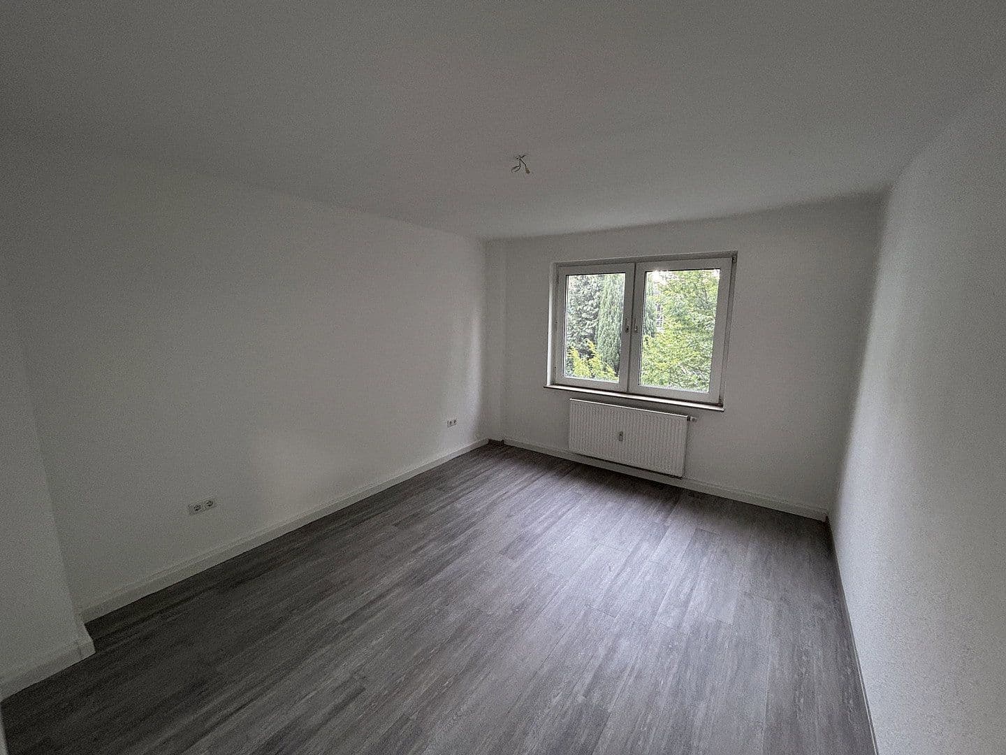 Pronájem bytu 2+1 63 m², Julienstraße 1, Essen, Severní Porýní-Vestfálsko Pronájem bytu 2+1 63 m², Julienstraße 1, Essen, Severní Porýní-Vestfálsko