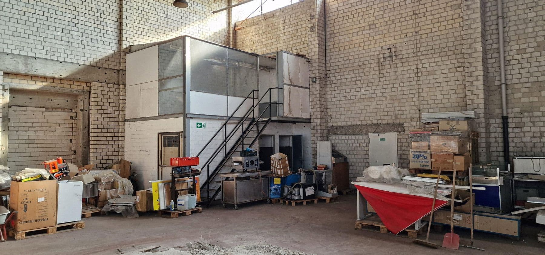 Pronájem nebytového prostoru 5.800 m², Industriestr. 12 a + 12 b + 12 c, Bergkamen, Severní Porýní-Vestfálsko Pronájem nebytového prostoru 5.800 m², Industriestr. 12 a + 12 b + 12 c, Bergkamen, Severní Porýní-Vestfálsko