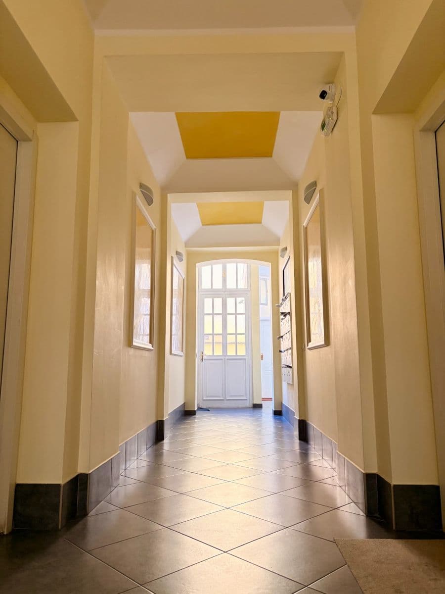 Pronájem bytu 1+kk 37 m², Staropramenná, Praha, Praha Pronájem bytu 1+kk 37 m², Staropramenná, Praha, Praha