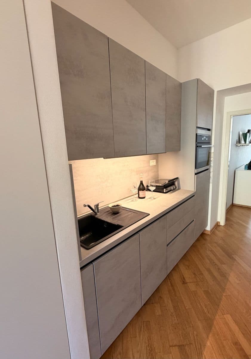 Pronájem bytu 1+kk 37 m², Staropramenná, Praha, Praha Pronájem bytu 1+kk 37 m², Staropramenná, Praha, Praha