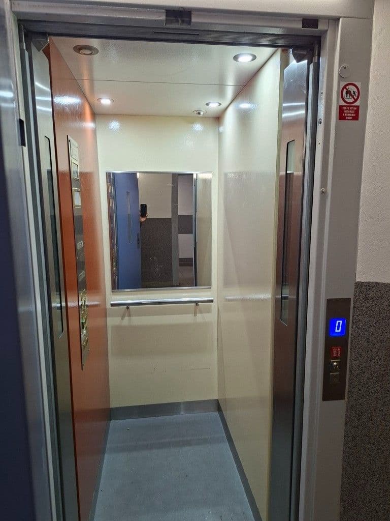 Prodej bytu 3+1 74 m², Kuželova, Praha, Praha Prodej bytu 3+1 74 m², Kuželova, Praha, Praha