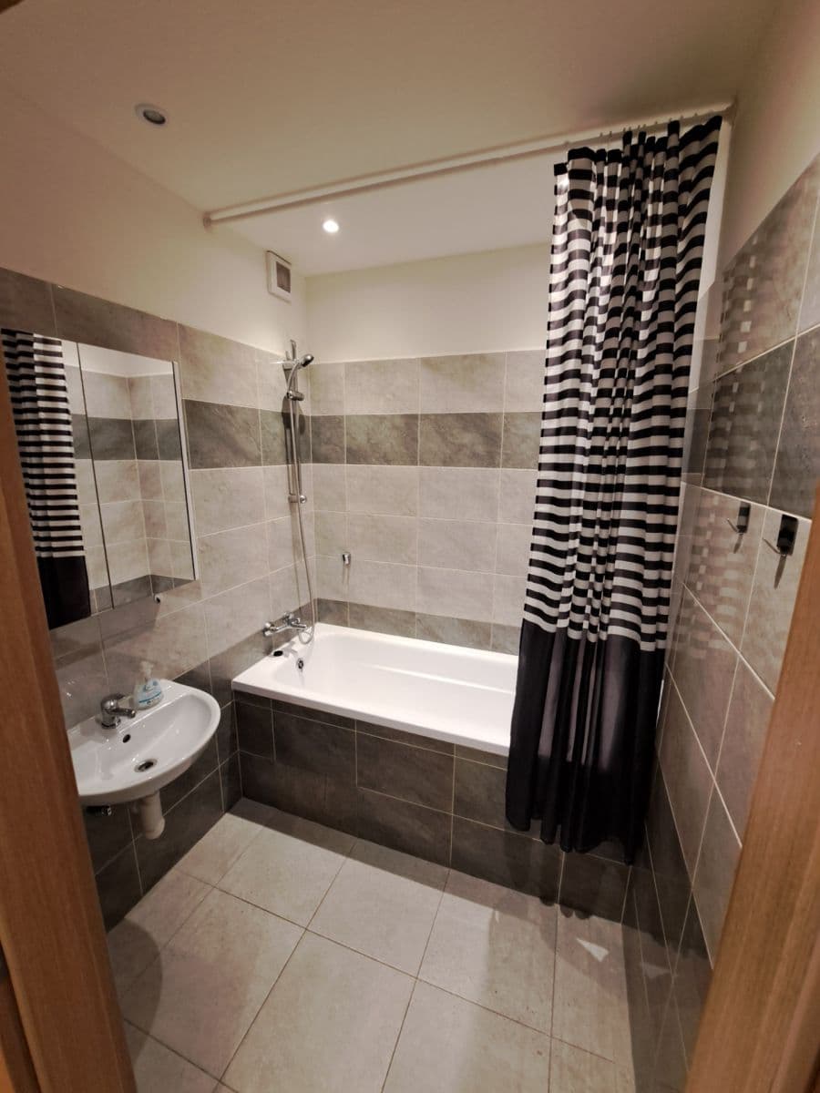 Prodej bytu 3+1 74 m², Kuželova, Praha, Praha Prodej bytu 3+1 74 m², Kuželova, Praha, Praha
