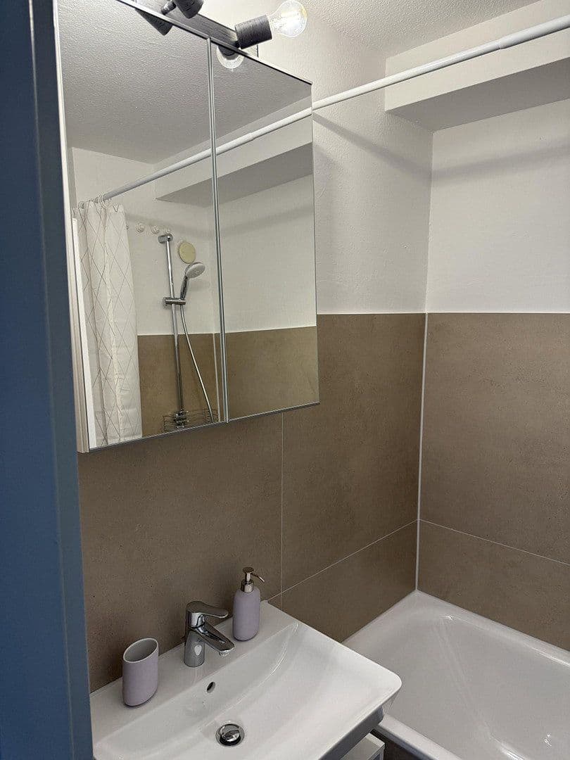 Pronájem bytu 1+1 28 m², Weihenstephanerstr. 3, München, Bavorsko Pronájem bytu 1+1 28 m², Weihenstephanerstr. 3, München, Bavorsko