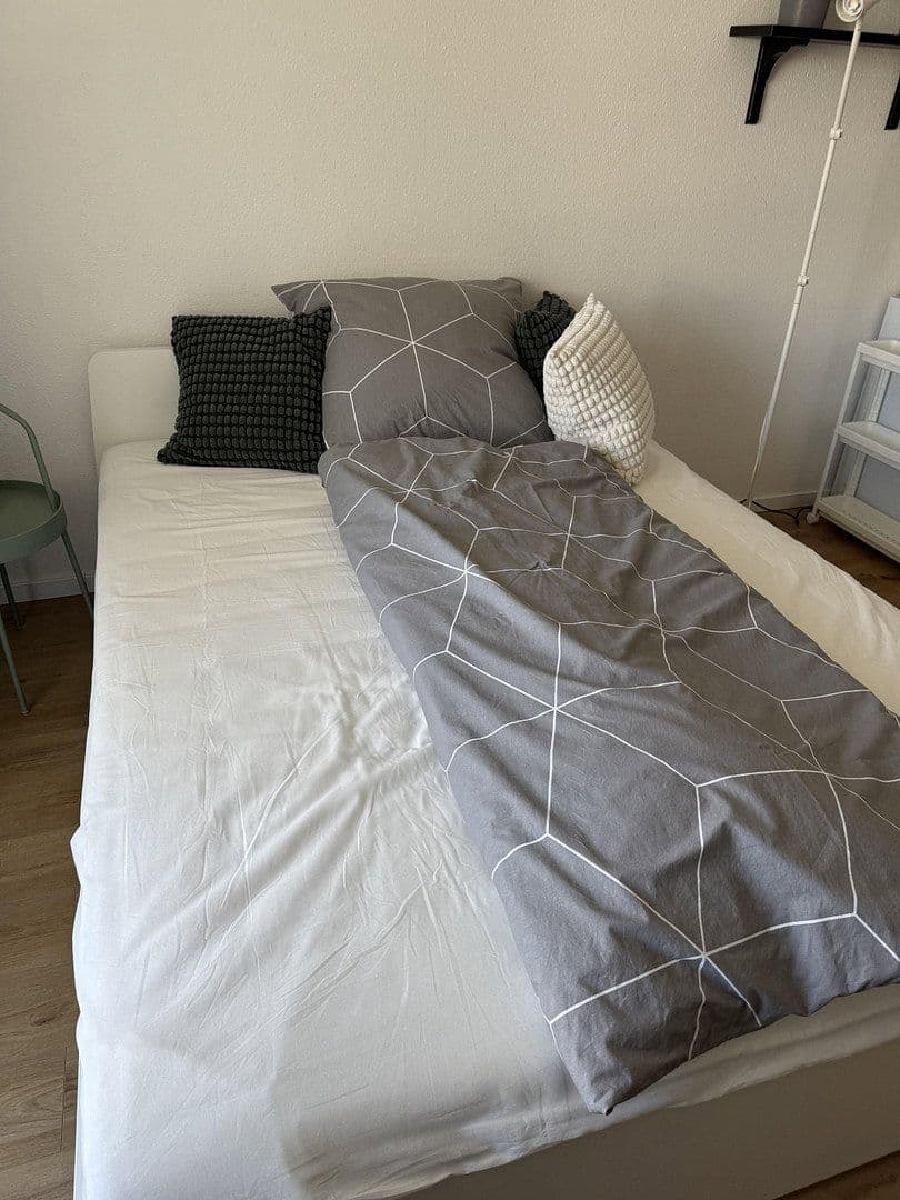 Pronájem bytu 1+1 28 m², Weihenstephanerstr. 3, München, Bavorsko Pronájem bytu 1+1 28 m², Weihenstephanerstr. 3, München, Bavorsko