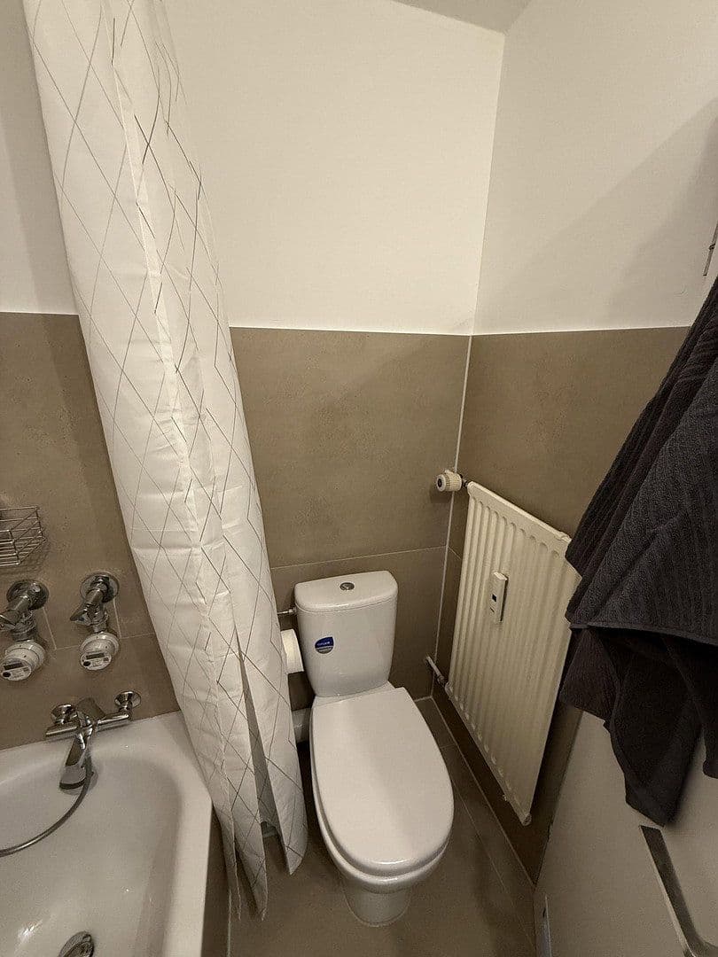 Pronájem bytu 1+1 28 m², Weihenstephanerstr. 3, München, Bavorsko Pronájem bytu 1+1 28 m², Weihenstephanerstr. 3, München, Bavorsko