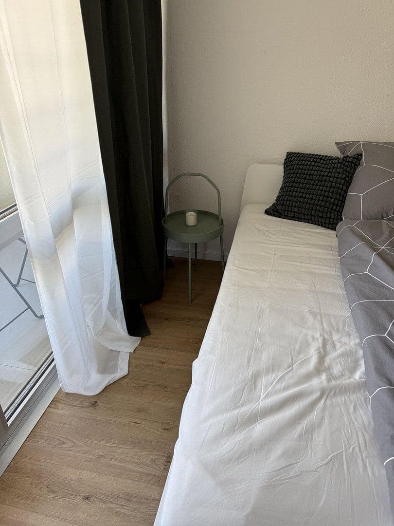 Pronájem bytu 1+1 28 m², Weihenstephanerstr. 3, München, Bavorsko Pronájem bytu 1+1 28 m², Weihenstephanerstr. 3, München, Bavorsko