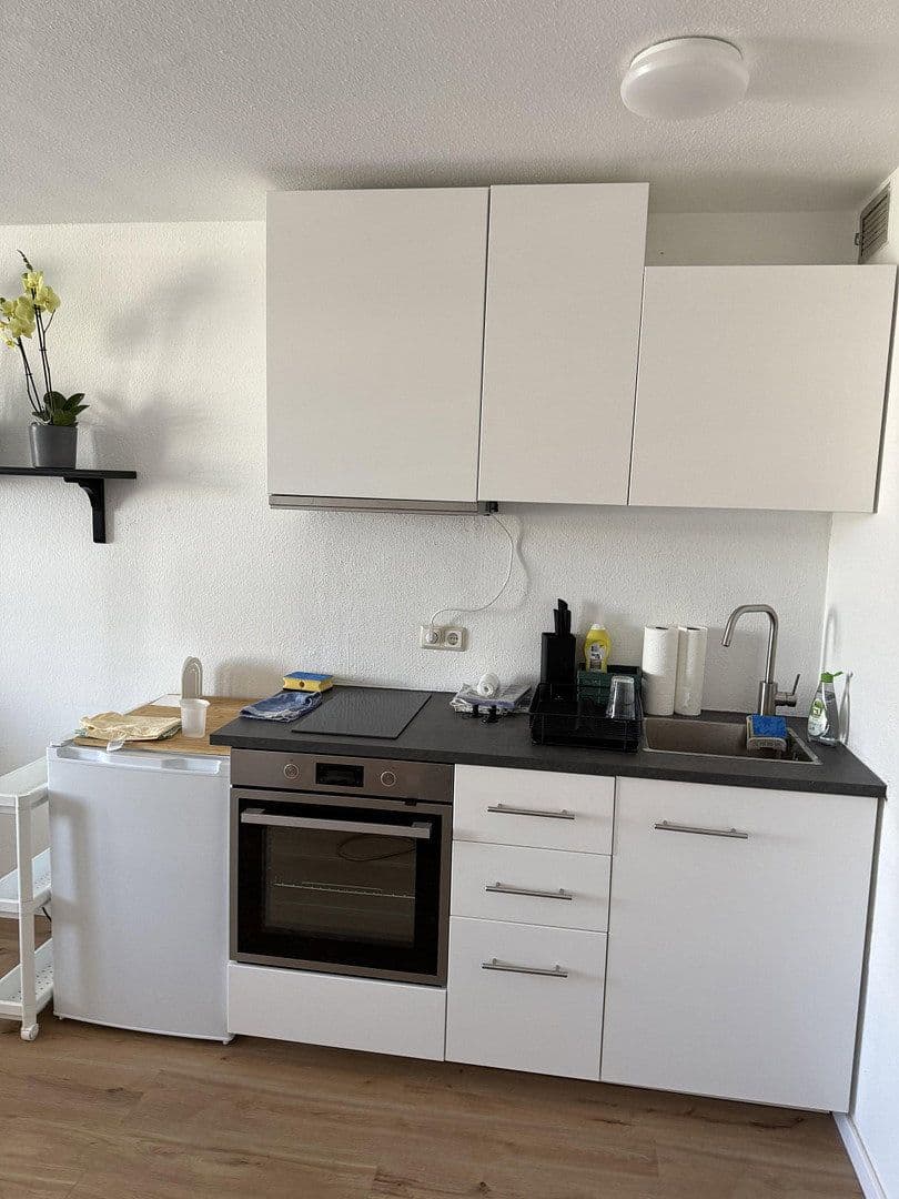 Pronájem bytu 1+1 28 m², Weihenstephanerstr. 3, München, Bavorsko Pronájem bytu 1+1 28 m², Weihenstephanerstr. 3, München, Bavorsko