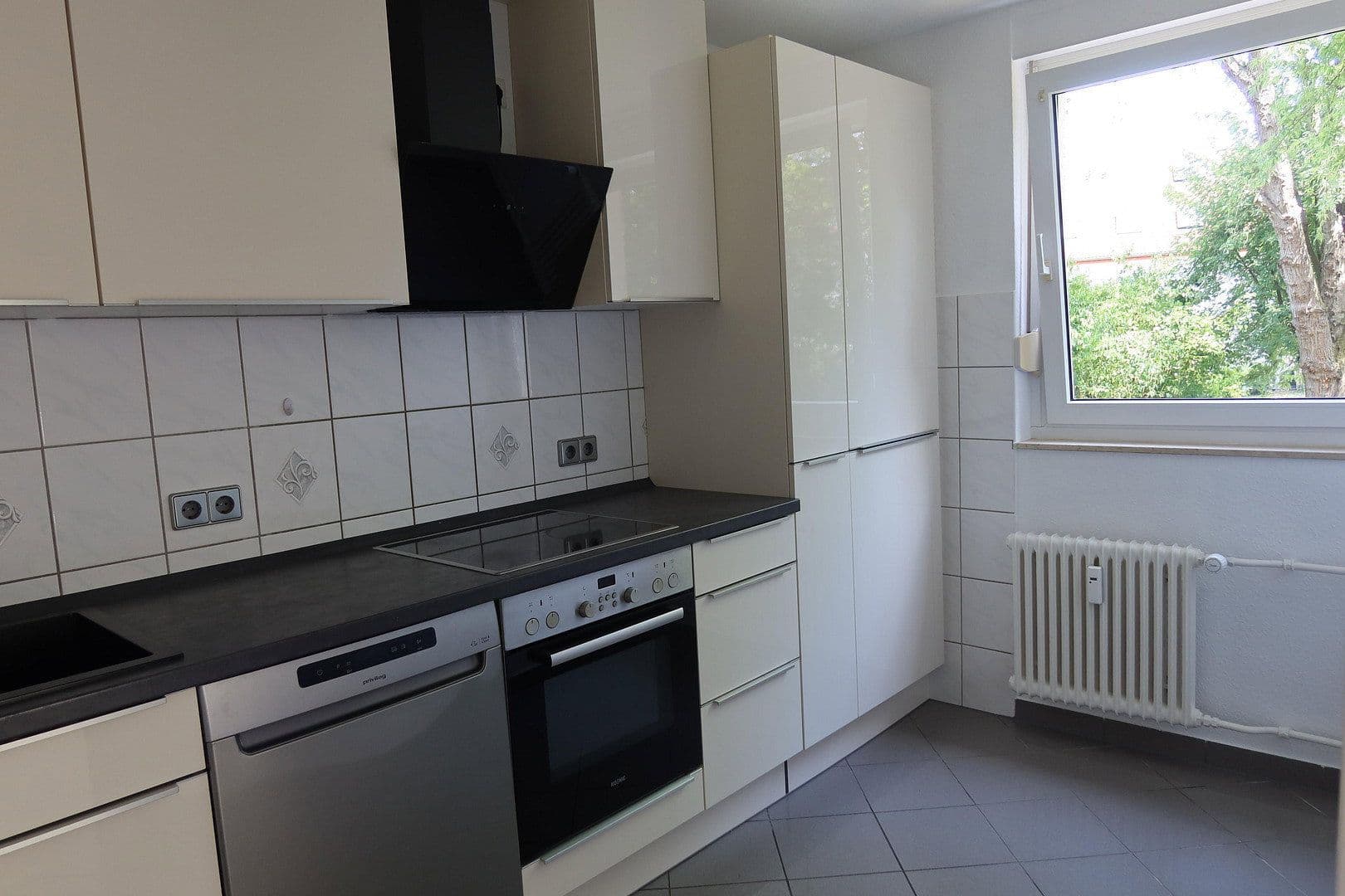 Prodej bytu 3+1 84 m², Am Feldrand 8, Niefern-Öschelbronn, Bádensko-Württembersko Prodej bytu 3+1 84 m², Am Feldrand 8, Niefern-Öschelbronn, Bádensko-Württembersko