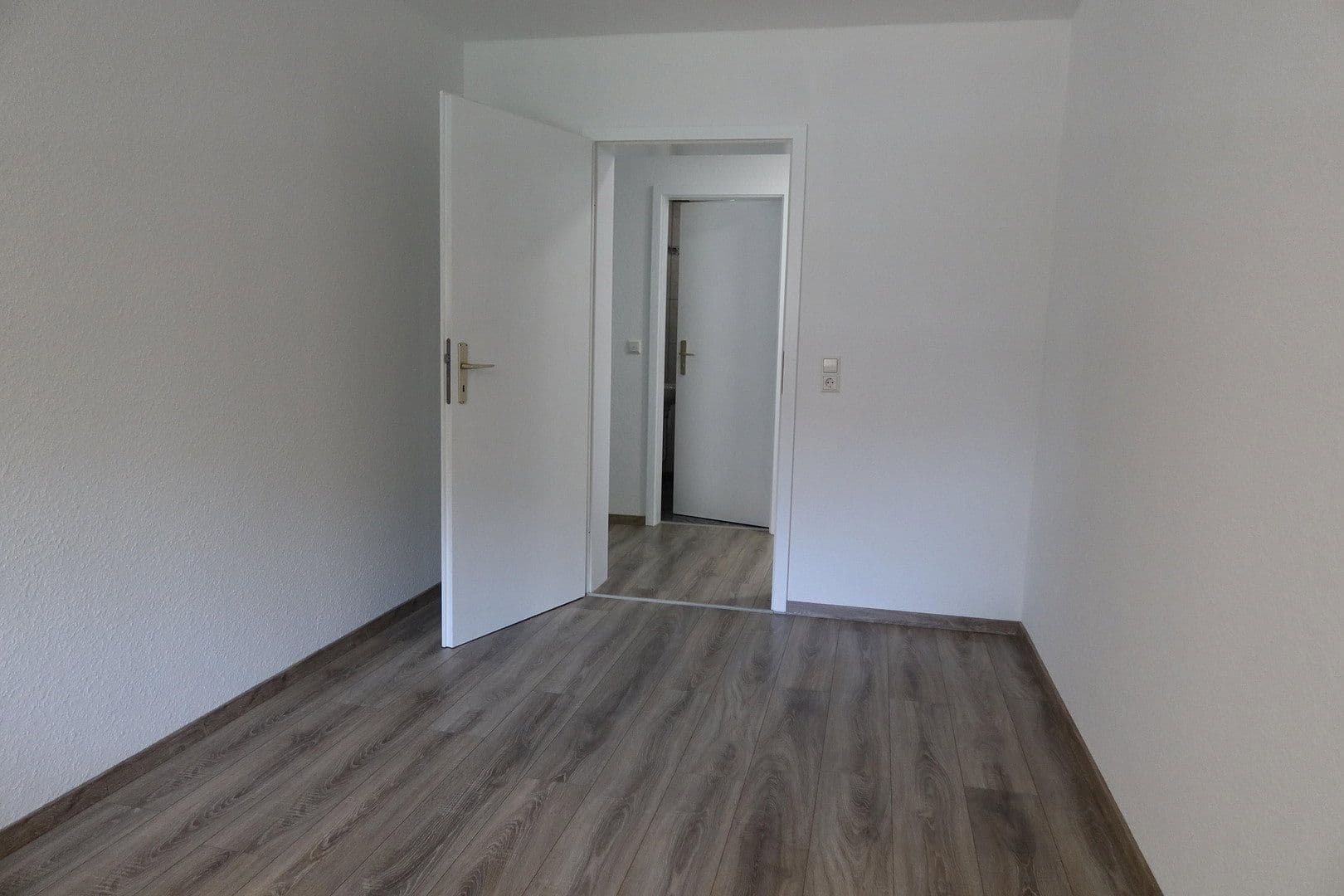 Prodej bytu 3+1 84 m², Am Feldrand 8, Niefern-Öschelbronn, Bádensko-Württembersko Prodej bytu 3+1 84 m², Am Feldrand 8, Niefern-Öschelbronn, Bádensko-Württembersko