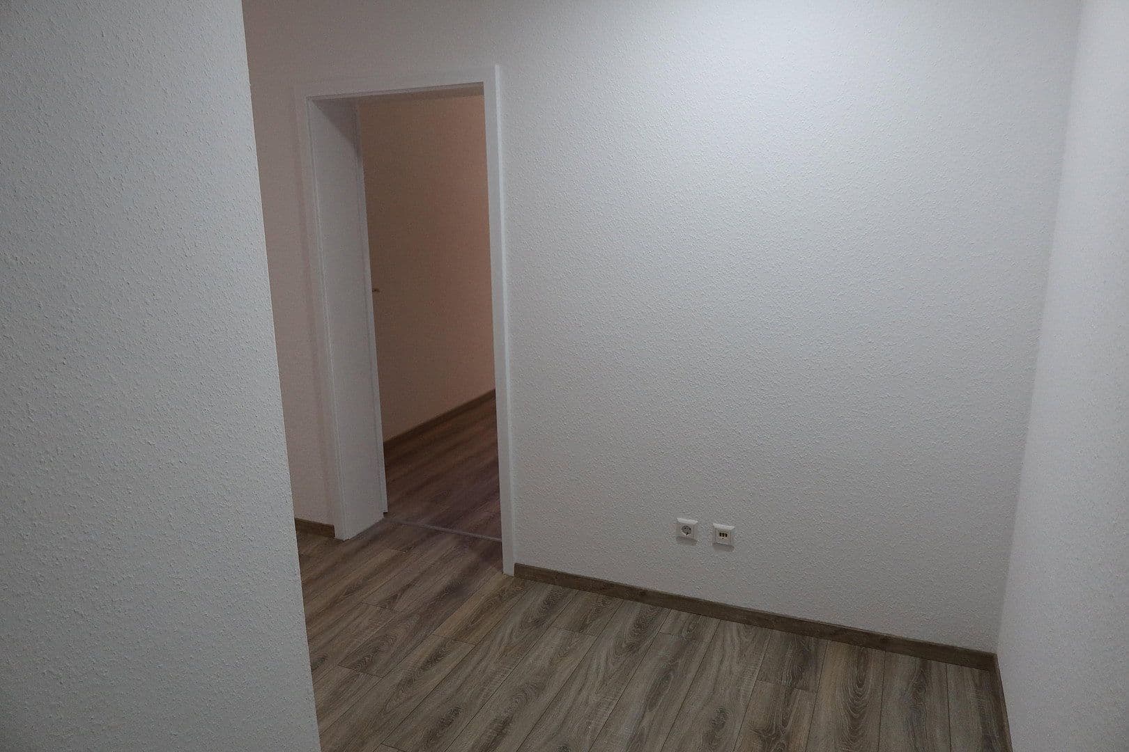 Prodej bytu 3+1 84 m², Am Feldrand 8, Niefern-Öschelbronn, Bádensko-Württembersko Prodej bytu 3+1 84 m², Am Feldrand 8, Niefern-Öschelbronn, Bádensko-Württembersko