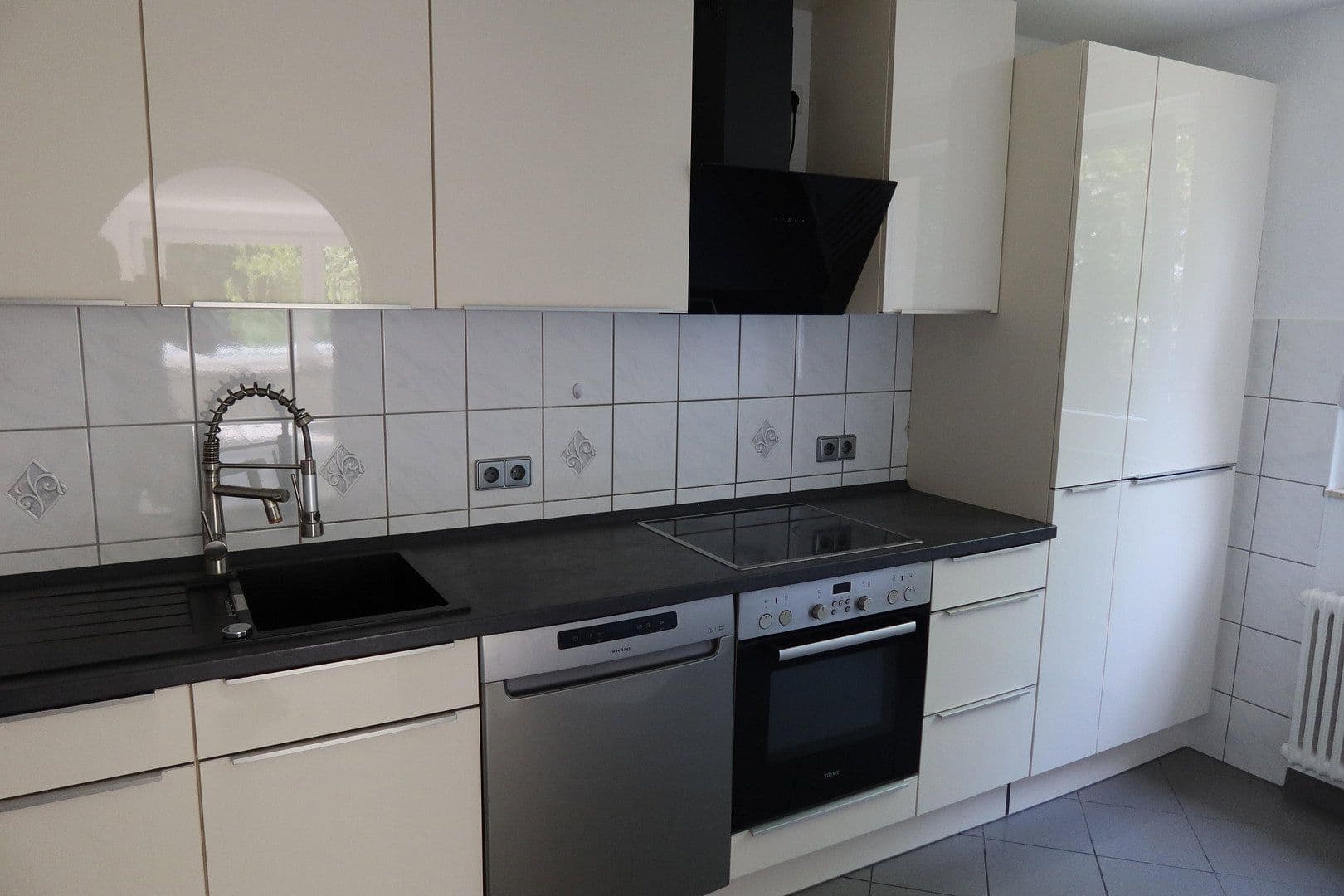 Prodej bytu 3+1 84 m², Am Feldrand 8, Niefern-Öschelbronn, Bádensko-Württembersko Prodej bytu 3+1 84 m², Am Feldrand 8, Niefern-Öschelbronn, Bádensko-Württembersko