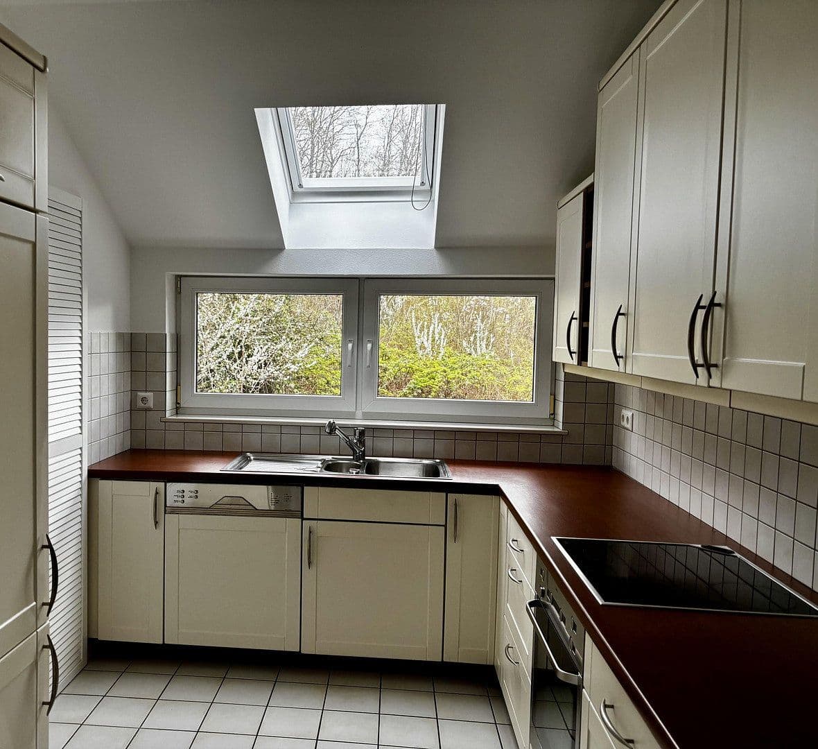 Pronájem bytu 5+1 91 m², Pellingerstrasse 115a, Trier, Porýní-Falc Pronájem bytu 5+1 91 m², Pellingerstrasse 115a, Trier, Porýní-Falc