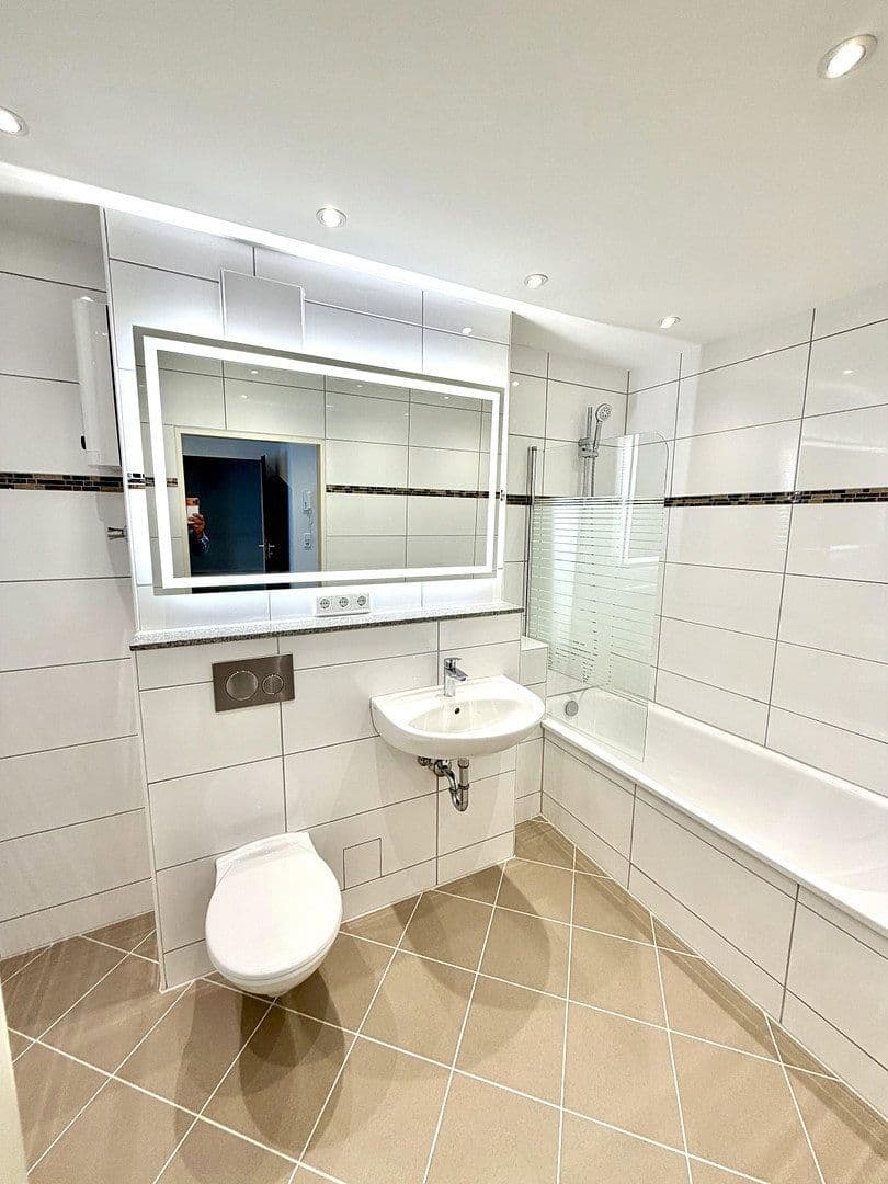 Pronájem bytu 2+1 62 m², Torfbruchstrasse 107, Düsseldorf, Severní Porýní-Vestfálsko Pronájem bytu 2+1 62 m², Torfbruchstrasse 107, Düsseldorf, Severní Porýní-Vestfálsko