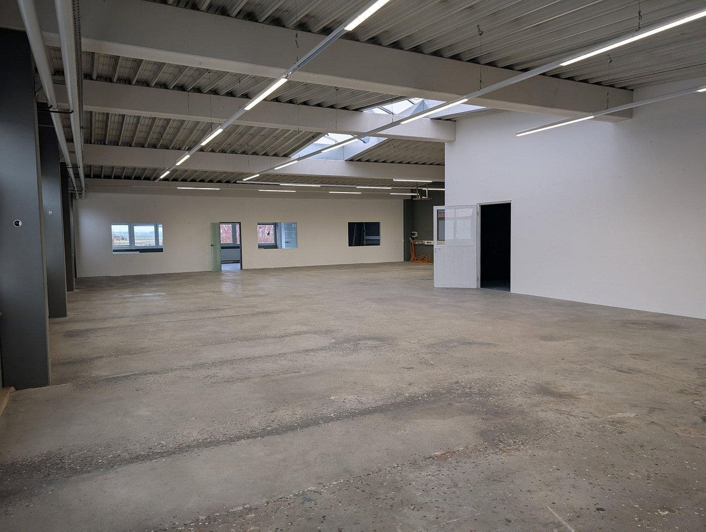 Pronájem nebytového prostoru 4.000 m², Werkstraße 3, Buch, Bavorsko Pronájem nebytového prostoru 4.000 m², Werkstraße 3, Buch, Bavorsko