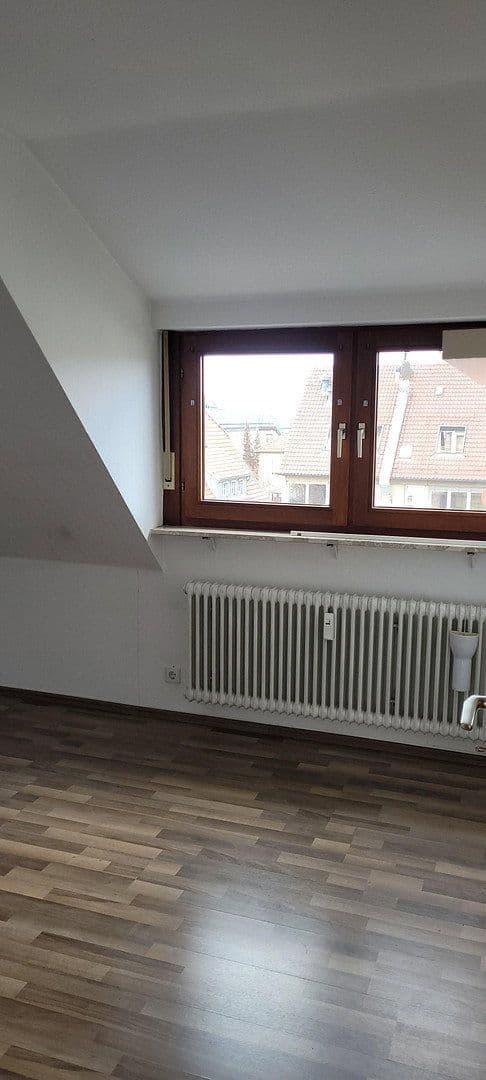 Pronájem bytu 3+1 72 m², Stuttgart, Bádensko-Württembersko Pronájem bytu 3+1 72 m², Stuttgart, Bádensko-Württembersko