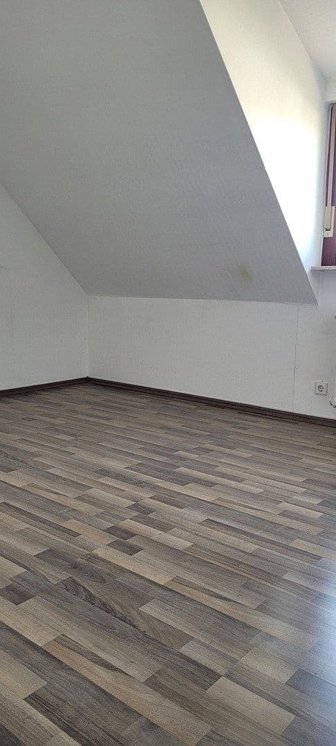 Pronájem bytu 3+1 72 m², Stuttgart, Bádensko-Württembersko Pronájem bytu 3+1 72 m², Stuttgart, Bádensko-Württembersko