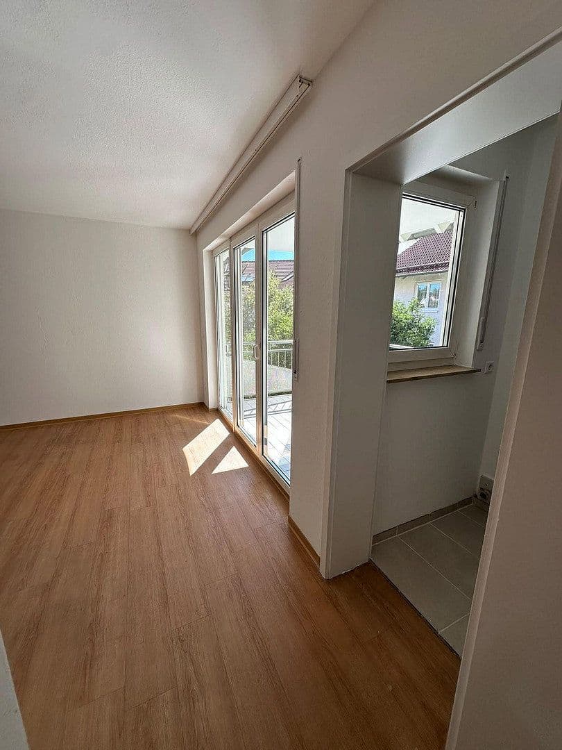 Pronájem bytu 3+1 71 m², Kirchheim unter Teck, Bádensko-Württembersko Pronájem bytu 3+1 71 m², Kirchheim unter Teck, Bádensko-Württembersko
