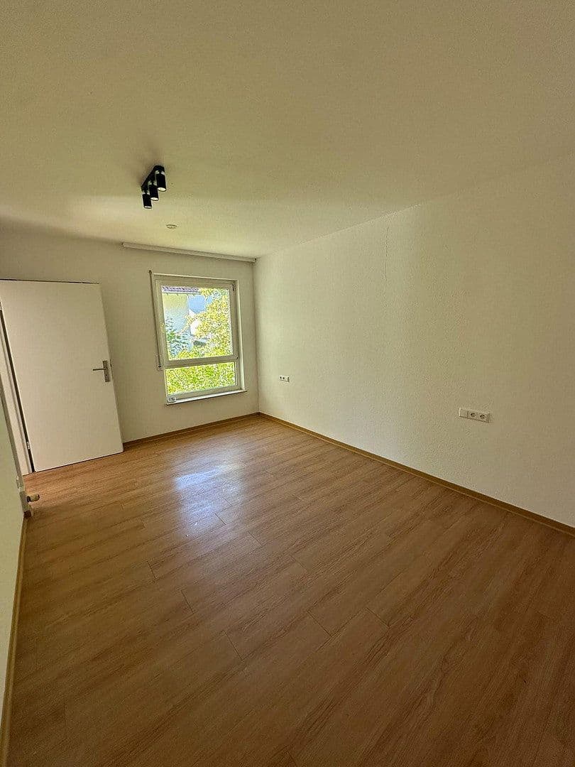 Pronájem bytu 3+1 71 m², Kirchheim unter Teck, Bádensko-Württembersko Pronájem bytu 3+1 71 m², Kirchheim unter Teck, Bádensko-Württembersko